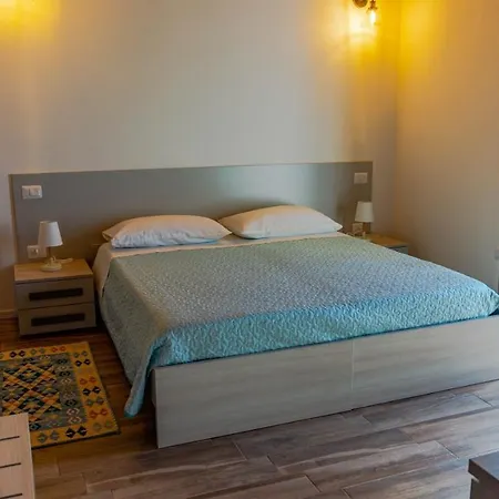 Montrabu B&B 카포텔라